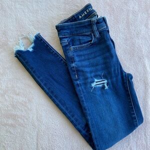 American Eagle Outfitters Skinny Jeans with Distressed Details size 000 xshort
